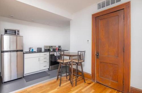 Downtown Des Moines Apartment | Beautiful 1 Bed Studio Apt Close to Hospitals!