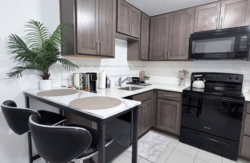 Hough Apartment | Beautiful 2-bedroom apartment in vibrant downtown Vancouver