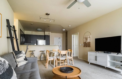 Mercer Island Apartment | Beautiful 2BR Place on Mercer Island + Pets OK