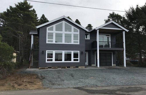 Rockaway Beach House | Beautiful 3 bedroom Nedonna beach home. Just one block from the beach