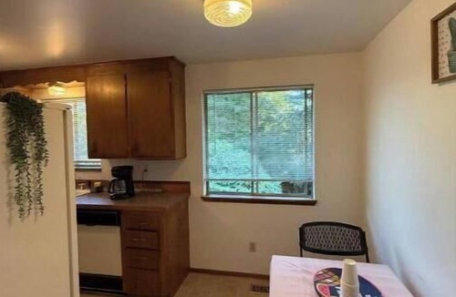 Shoreline House | Beautiful 3 Bedroom Shoreline Guesthouse