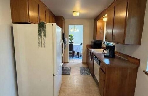 Shoreline House | Beautiful 3 Bedroom Shoreline Guesthouse