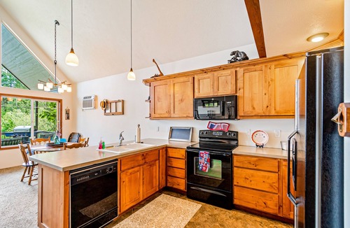 Sagle House | Beautiful 3-story home with lake/bay views, deck, grill, firepit & fireplace