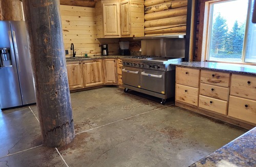St. Anthony Cabin | Beautiful 4-bedroom cabin in Saint Anthony perfect for your large group getaway