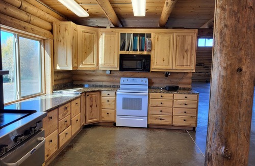 St. Anthony Cabin | Beautiful 4-bedroom cabin in Saint Anthony perfect for your large group getaway
