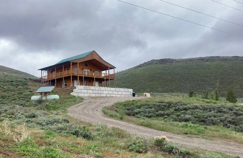 Corral Cabin | Beautiful 4-bedroom cabin with WiFi, AC in superb Fairfield