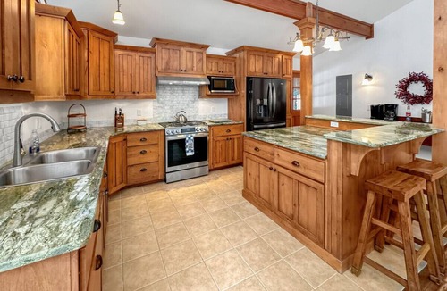New Meadows House | Beautiful 5 Bedroom 4 Bath Home with Hot Tub