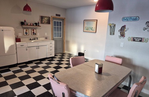 McLean County House | Beautiful 5-bedroom Waterfront House on Lake Sakakawea near Garrison!