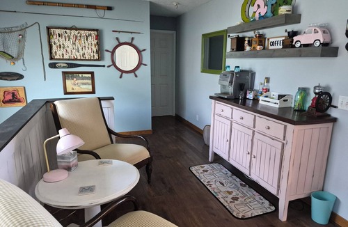 McLean County House | Beautiful 5-bedroom Waterfront House on Lake Sakakawea near Garrison!