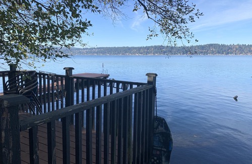 Sammamish Cabin | Beautiful 75+ ft. lakefront beachouse over the water with brand NEW dock!