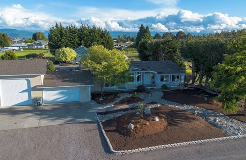Sequim House | Beautiful and serene 4-bedroom home in sunny Sequim, feels like a warm hug!