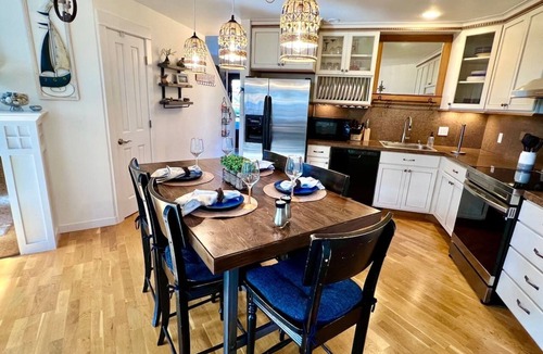 Birch Bay Condo | Beautiful Beach Condo! Indoor Pool!*Pet Friendly*