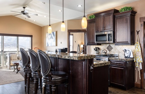 Park City Cabin | Beautiful Condo | Private Balcony & Hot Tub