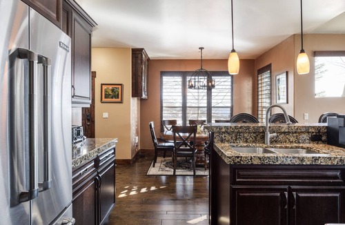 Park City Cabin | Beautiful Condo | Private Balcony & Hot Tub