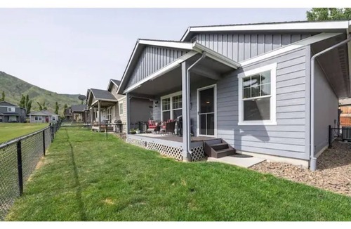 Wenatchee Cottage | Beautiful Cozy Cottage – Perfect for Work, Adventure & Relaxation