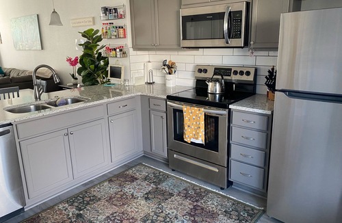 Southwest Ada County Alliance House | Beautiful Cozy Townhome next to Park & Shopping! Small Pets Welcome!