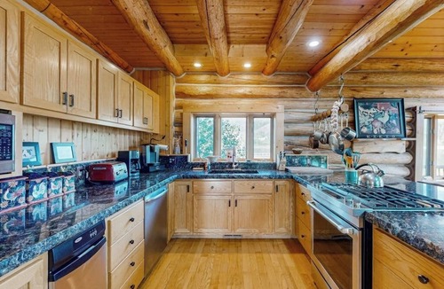 Sagle House | Beautiful, Dog-Friendly Home with WiFi, Private Dock, Beach & Protected Bay