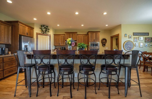 Rathdrum House | Beautiful Farm House with Hot Tub, Game Room and More!