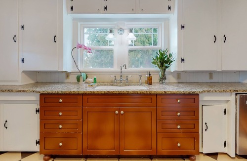 Clinton House | Beautiful farmhouse with private hot tub, pastoral views, gas fireplace, & porch