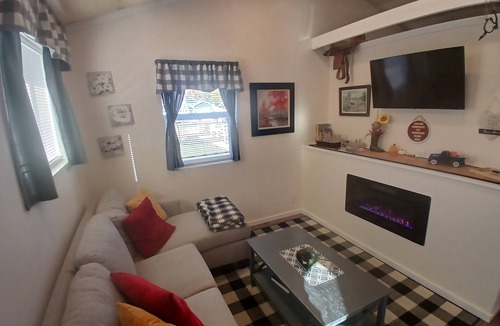 Nampa House | Beautiful full apartment, in barn style building, close to town with farm views!