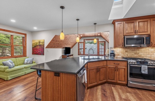 English point House | Beautiful Guest House/Private/near Silverwood