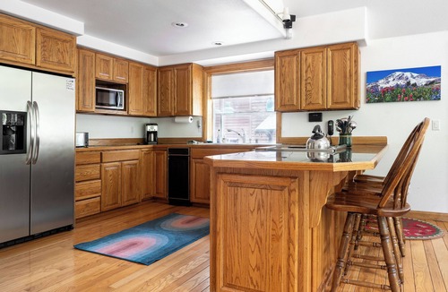 Enumclaw House | Beautiful Home W/Hot Tub Near Crystal And Rainier