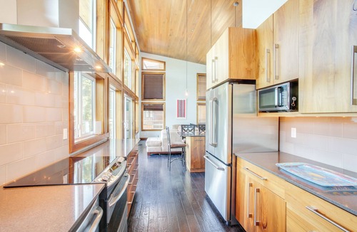 Carey Bay Cabin | Beautiful Lake Coeur d'Alene Retreat: Deck & View!