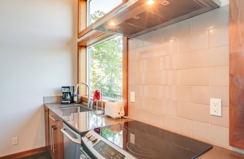 Carey Bay Cabin | Beautiful Lake Coeur d'Alene Retreat: Deck & View!