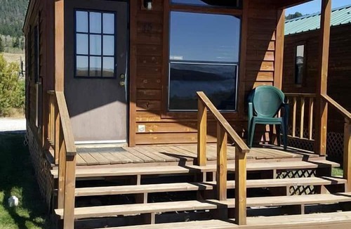 West Yellowstone Cabin | Beautiful Lakefront Cabin with Stunning Sights in Montana