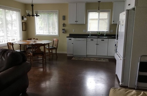 Windom Cabin | Beautiful Lakefront Cabin with Deck and Private dock