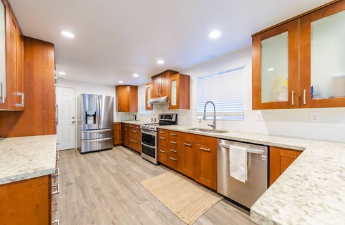 Marylhurst House | Beautiful like new home with a large hot tub in a quiet neighborhood on Acreage.