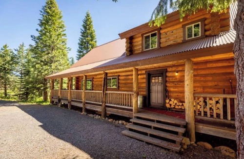 Klamath Falls Cabin | Beautiful Log Cabin in the Pines