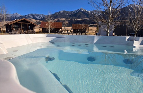 Livingston Cabin | Beautiful Log Cabin in the Heart of Paradise Valley, Montana