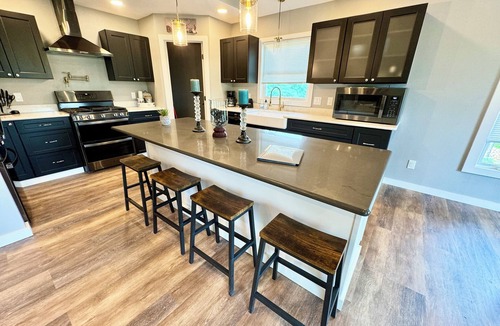 Lansing House | Beautiful, newly renovated 3 bedroom home on the Mississippi River.