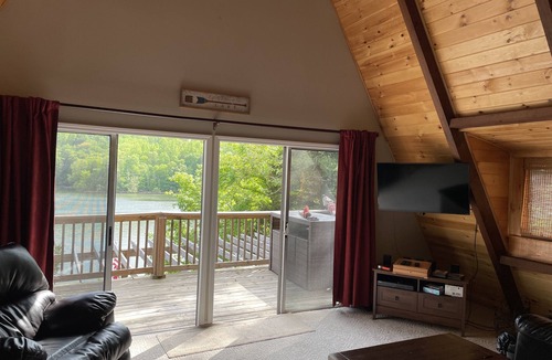 Flat Hollow Marina House | Beautiful Norris Lake WATERFRONT. Near Flat Hollow Marina. Private dock.