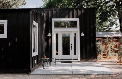 Collister Cottage | Beautiful, North Boise Guesthouse