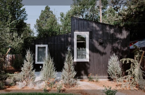 Collister Cottage | Beautiful, North Boise Guesthouse