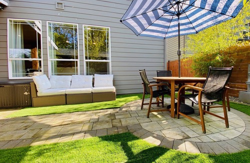 Vancouver House | 🌿Beautiful Oasis 3BR KING bed +GYM in quiet nbrhd🌿