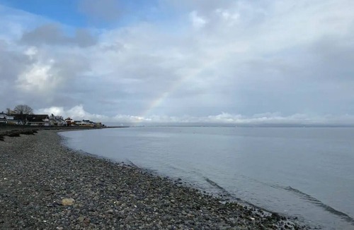 Point Roberts Apartment | Beautiful Ocean and Mountain View Suite.