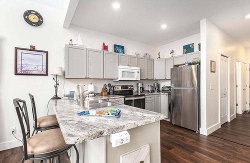 Arcadia Cottage | 🐻 Beautiful Overlooking Shoreline 2bdr Chalet 18396