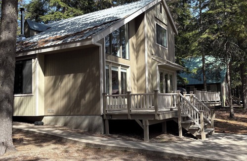Coolin House | Beautiful Priest Lake Getaway with Private Dock 3Br 2Ba