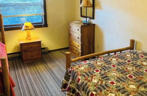 Wolf Creek Cabin | Beautiful, Quaint and Cozy Room.
