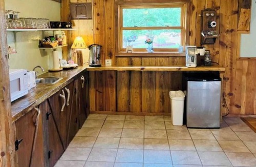 Wolf Creek Cabin | Beautiful, Quaint, and Cozy room.