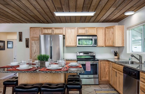 Scottsburg House | Beautiful RiverFront Home on the Umpqua River W/Private Dock & World Class Fishing