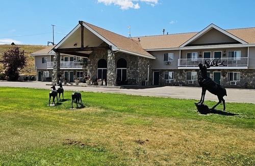 Whitehall Hotel | Beautiful spacious, pet friendly, 2 beds, 1 bath