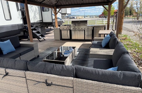 Thayne RV Rental | Beautiful Star Valley RV campground 5th wheel with pool, golf, & private gazebo