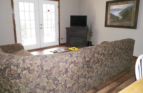 Cosby Apartment | Beautiful studio unit at resort, sleeps 4