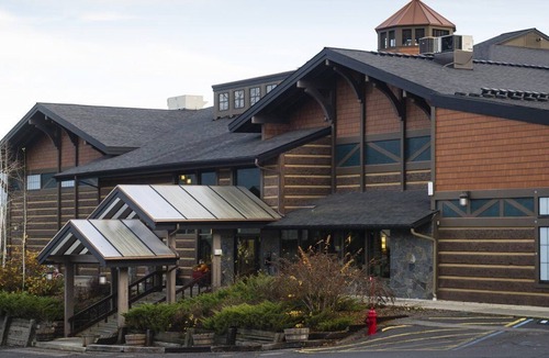 Blanchard Apartment | Beautiful studio unit at resort, sleeps 4