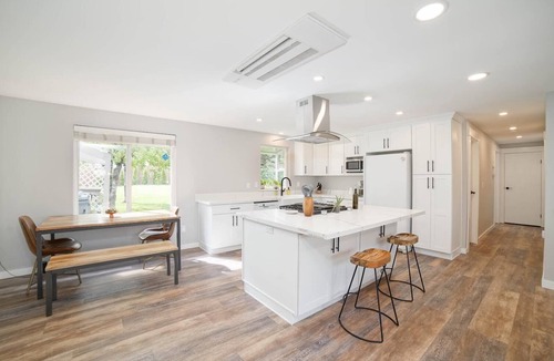 Puyallup House | Beautiful Stylish Home With Hot Tub