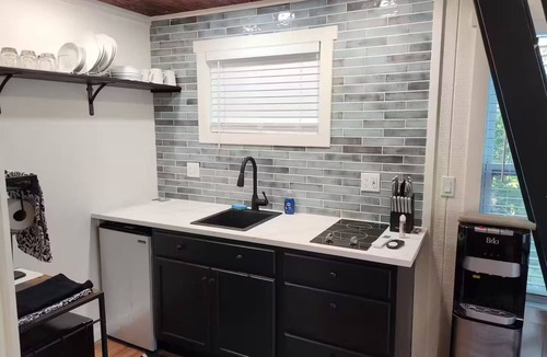 Houston Cottage | Beautiful tiny home on gorgeous Smith Lake.